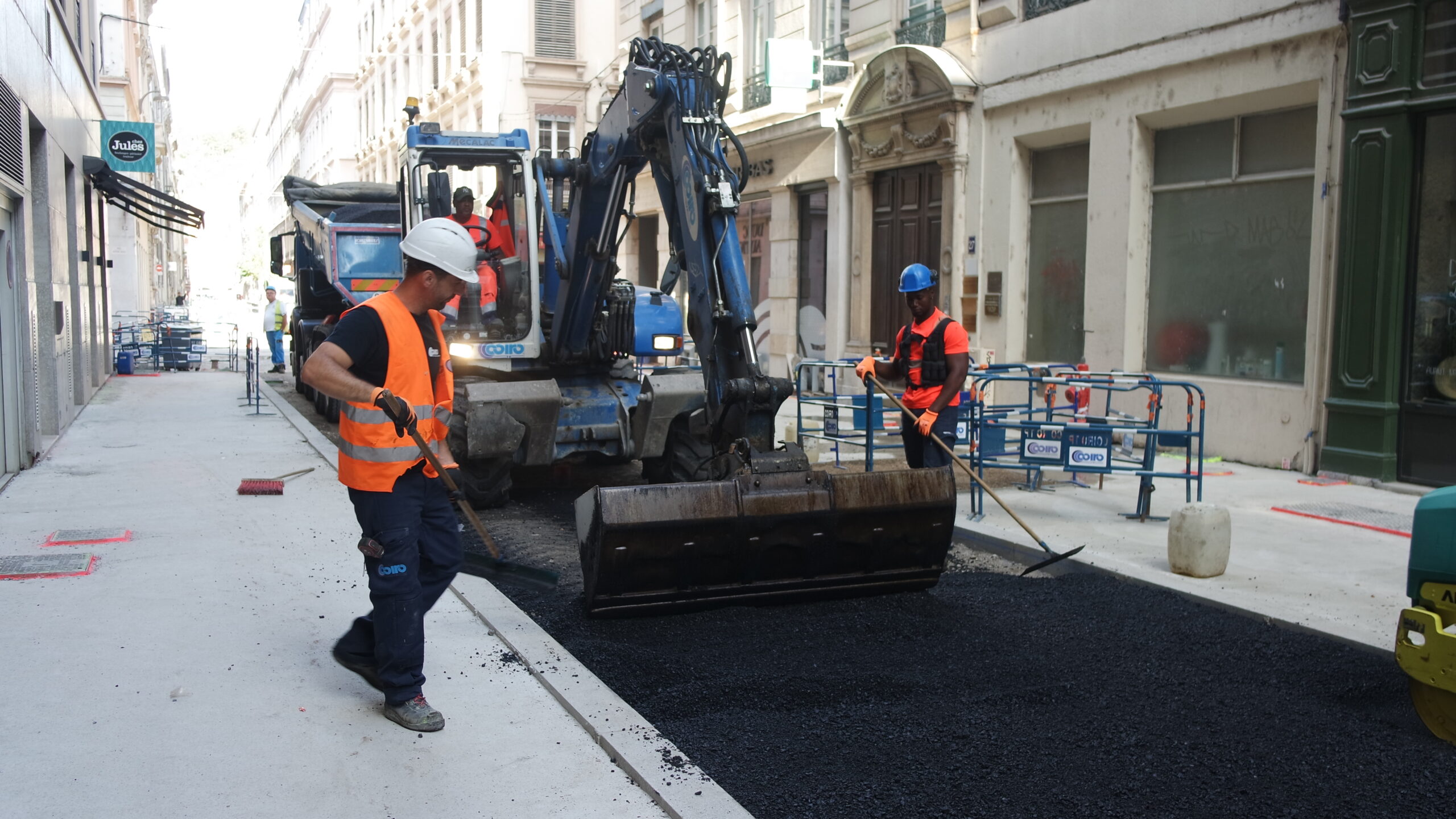 pose d'enrobés de voirie sur Lyon et Rhône