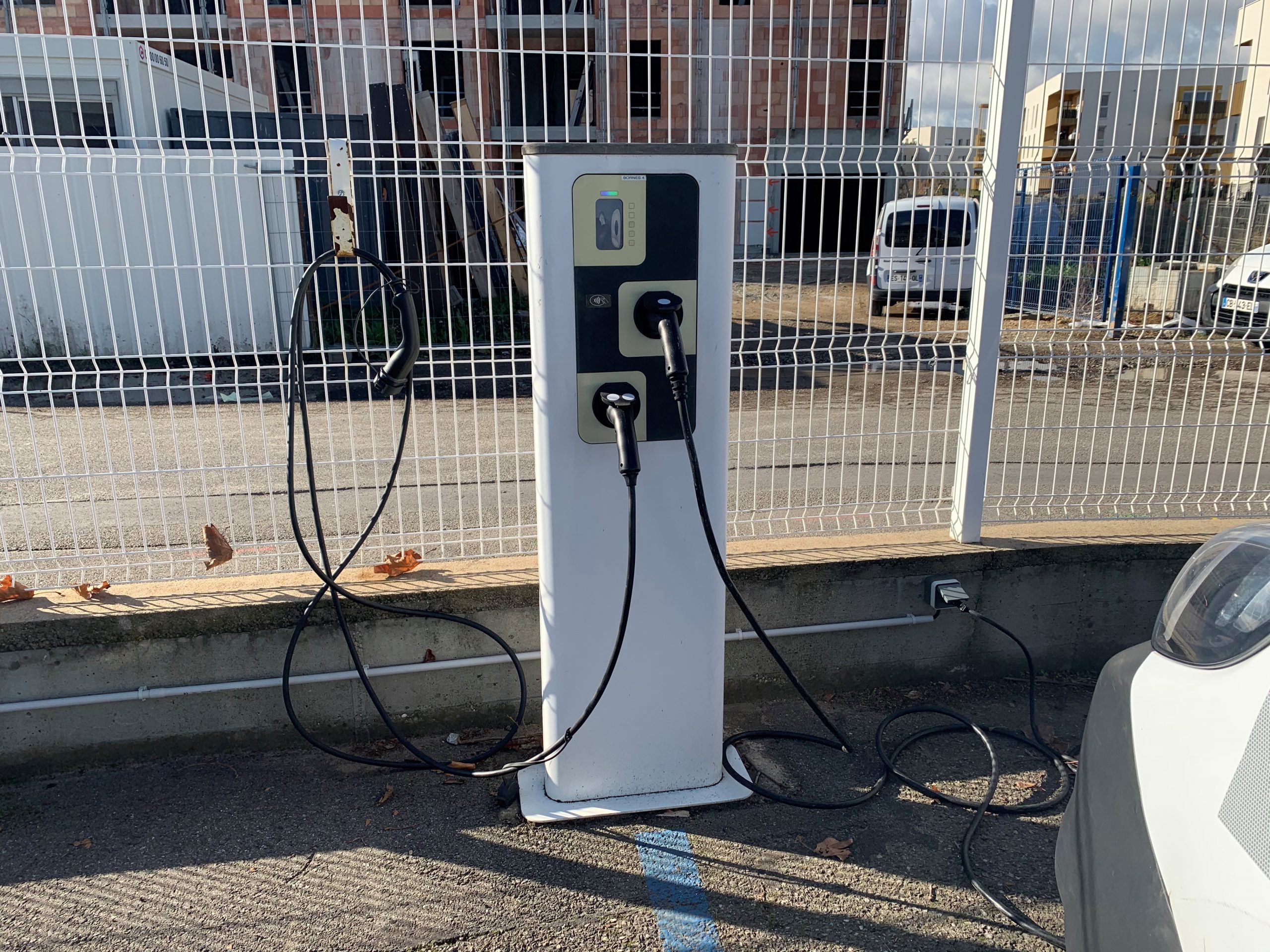 Installation bornes pour véhicules électriques sur Lyon